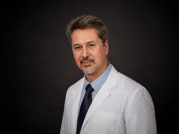 Dr. Végh György szülész-nőgyógyász főorvos
